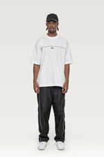 Cargar imagen en la galería, CAMISETA OVERSIZE LOCKED IN NEA