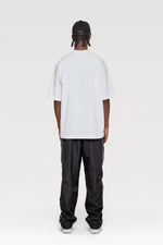 Cargar imagen en la galería, CAMISETA OVERSIZE LOCKED IN NEA