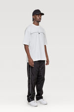 Cargar imagen en la galería, CAMISETA OVERSIZE LOCKED IN NEA